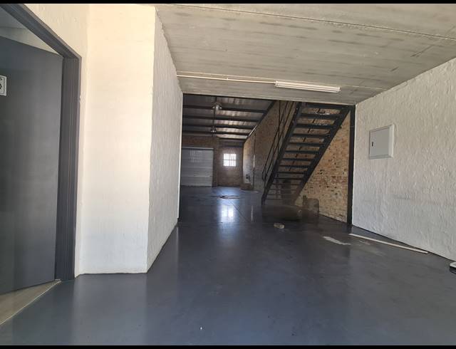 140M² WAREHOUSE TO LET IN PRESIDENT PARK